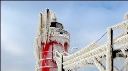 Băng tuyết bao phủ kỳ thú trên ngọn hải đăng